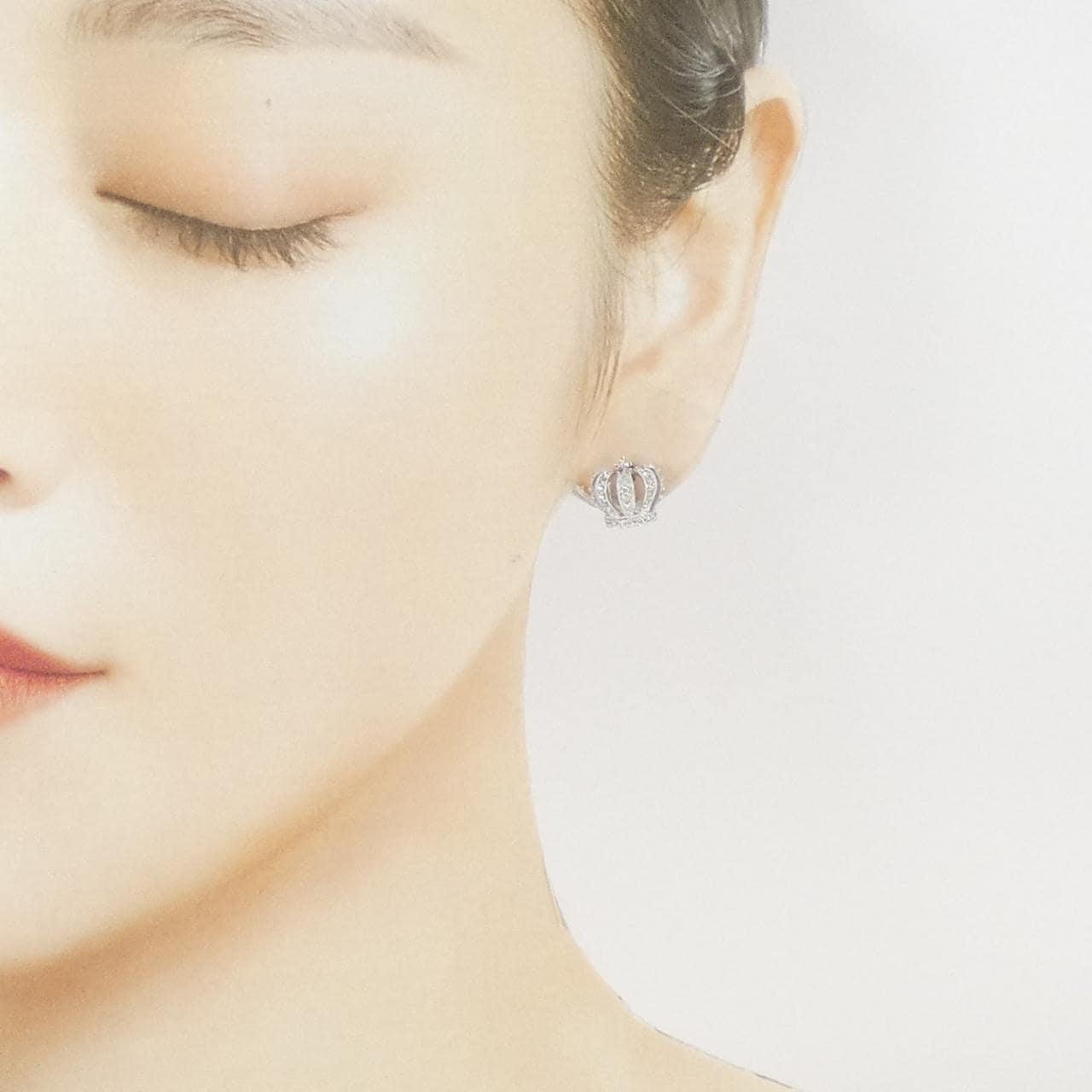 K18WG クラウン ダイヤモンド ピアス