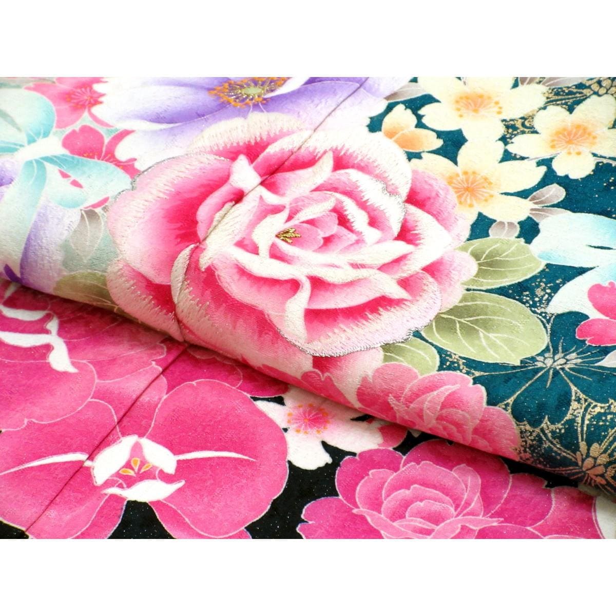 振袖　銀通しボカシ染　友禅金彩加工　刺繍入り