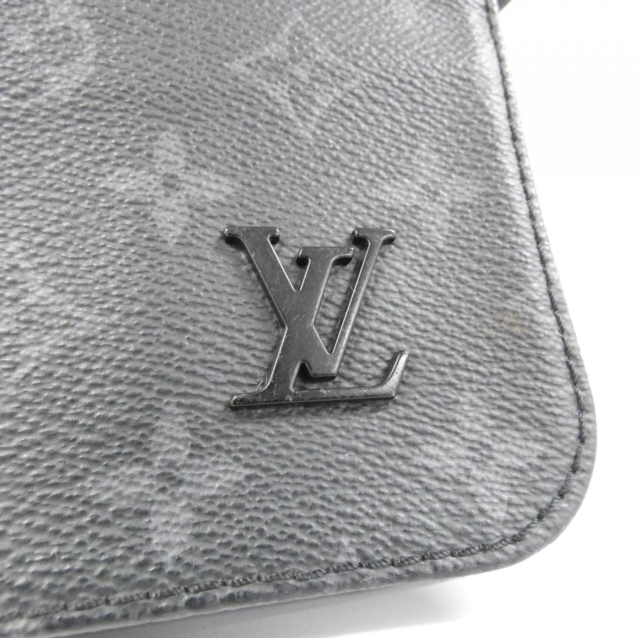 LOUIS VUITTON Monogram Eclipse District MM M44001 肩背包