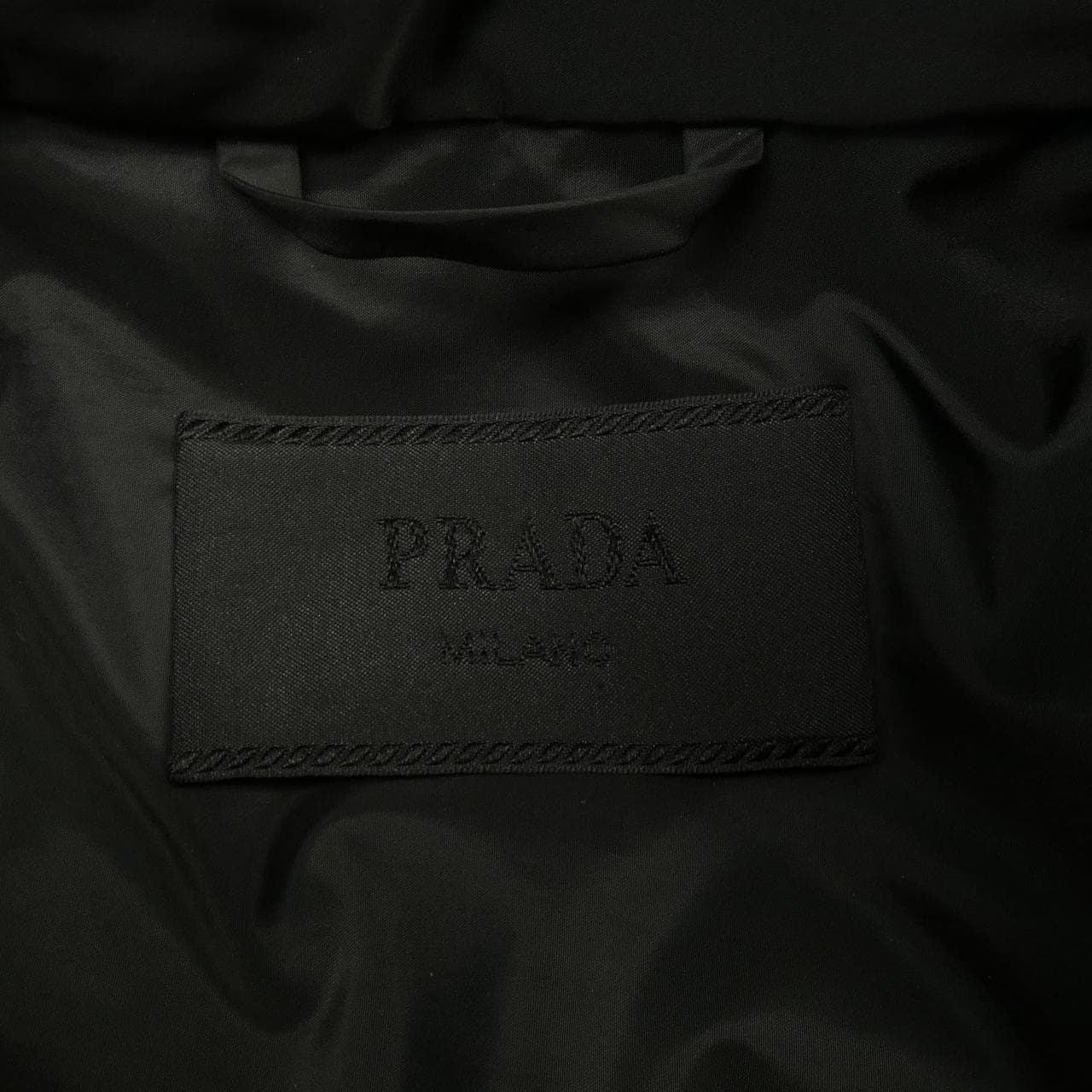 普拉达PRADA羽绒服