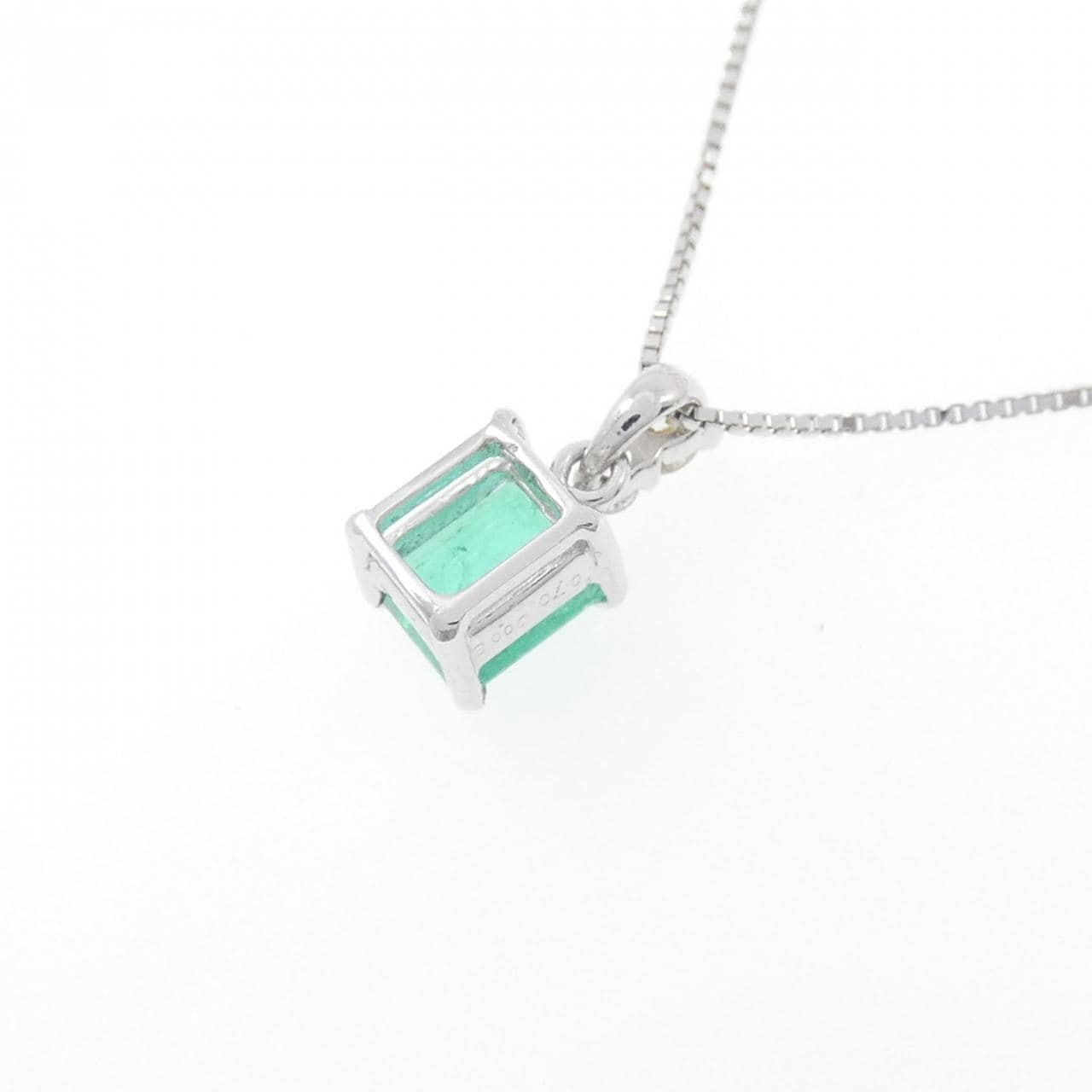 K18WG Emerald Necklace 0.70CT