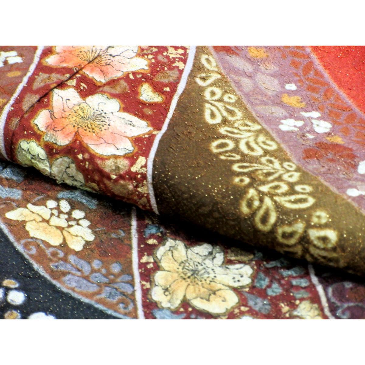 Kimono and nagajuban set, gold-threaded tie-dye kimono with gold-leaf yuzen finish.