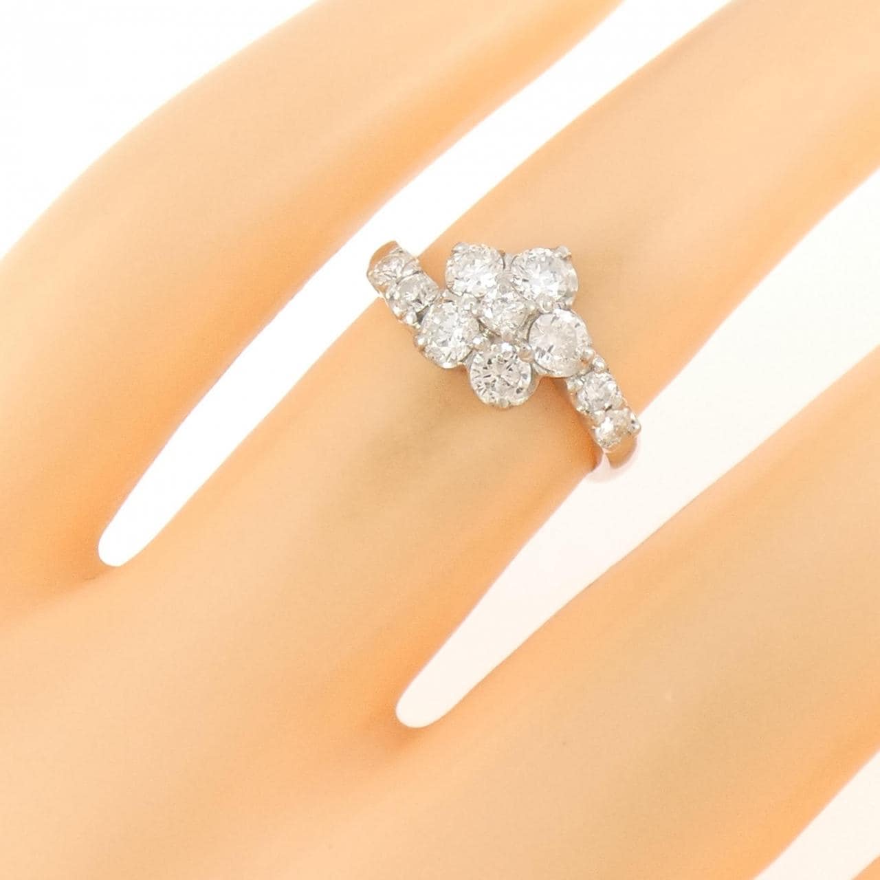 PT900 フラワー ダイヤモンド リング 0.70CT
