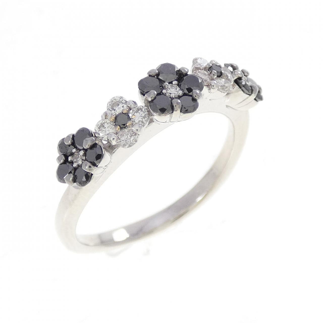 K18WG/K18BG フラワー ダイヤモンド リング 0.50CT