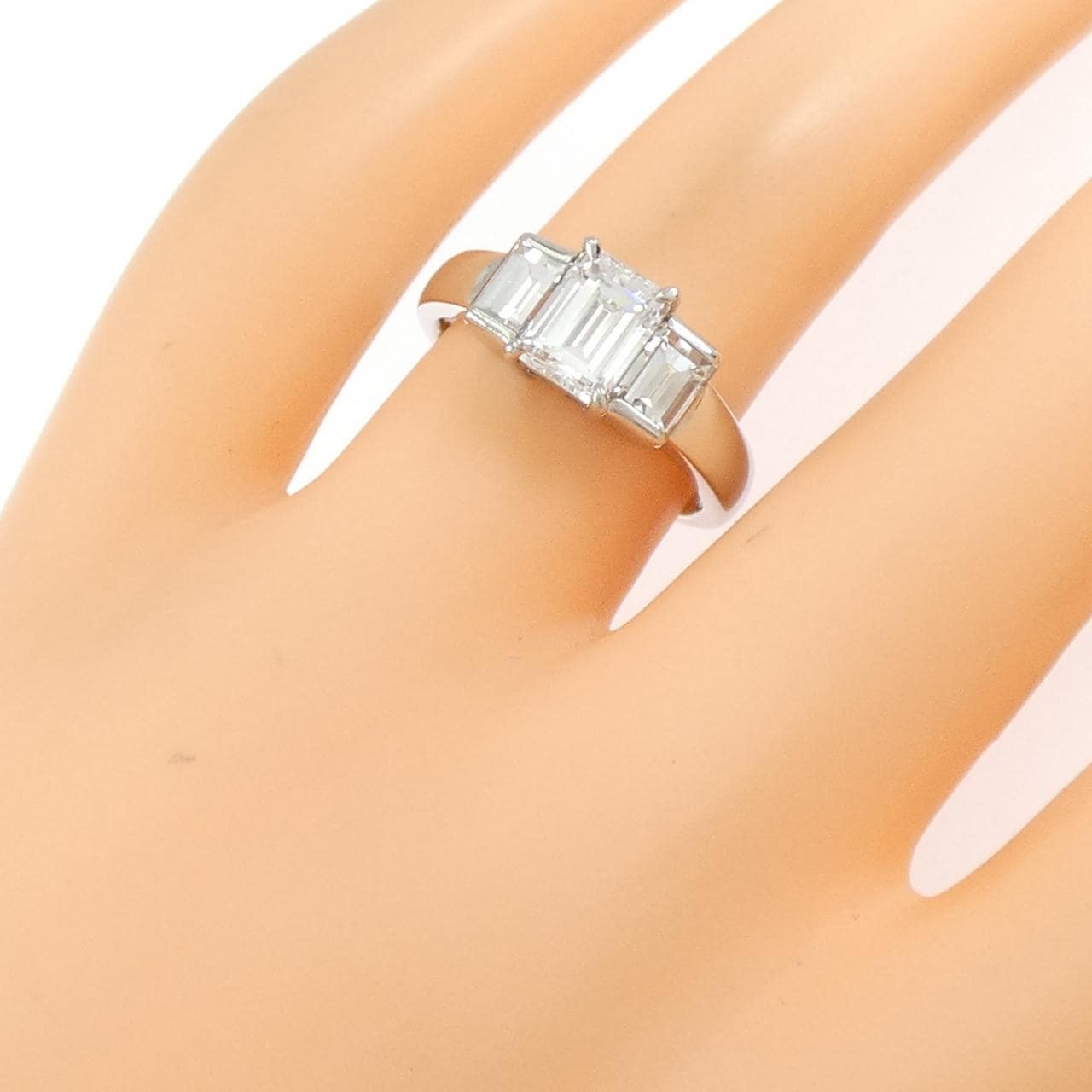 PT900 ダイヤモンド リング 1.111CT F VS1 エメラルドカット