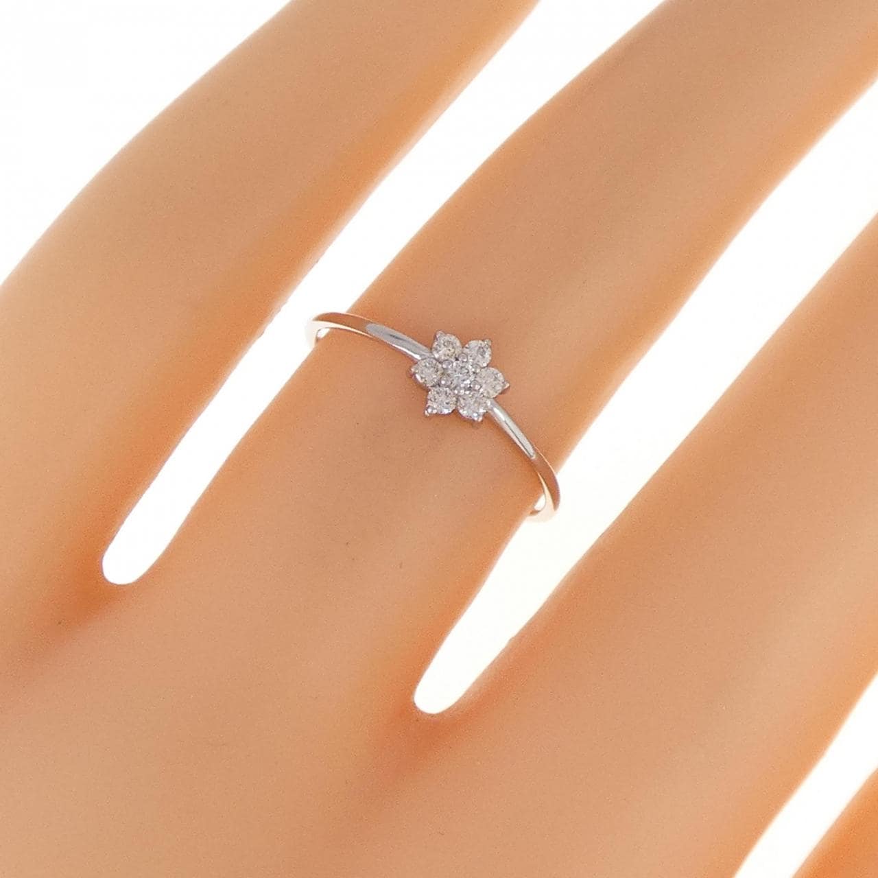 【新品】PT フラワー ダイヤモンド リング 0.10CT