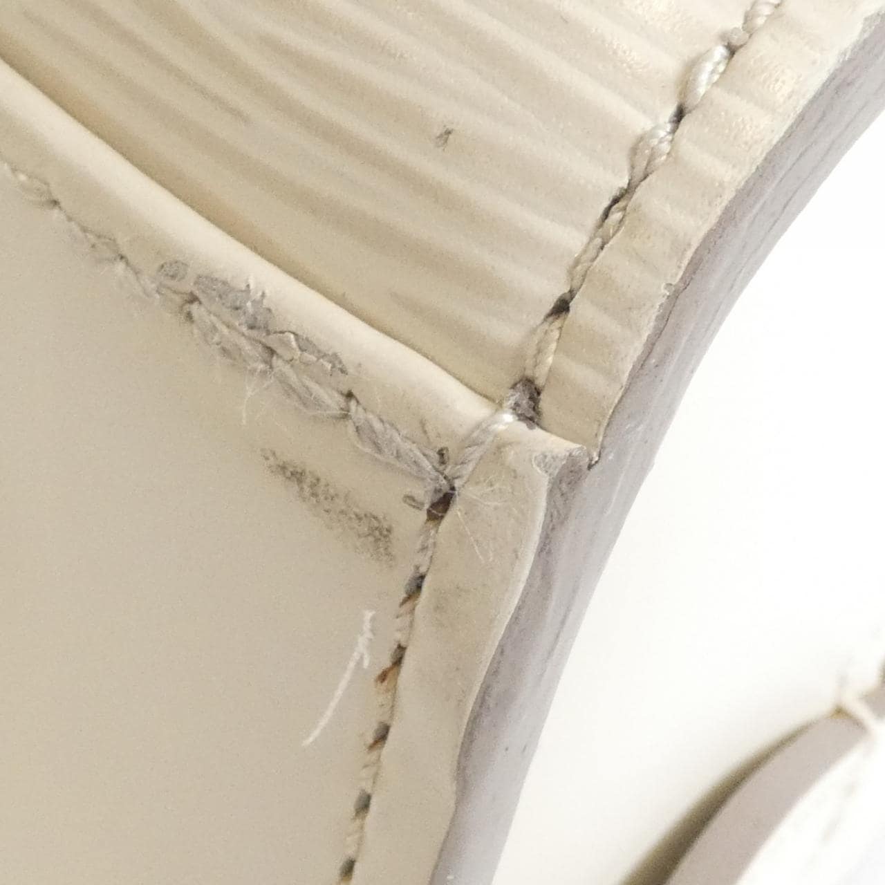 ルイヴィトン エピ ポンヌフ GM M5904J バッグ