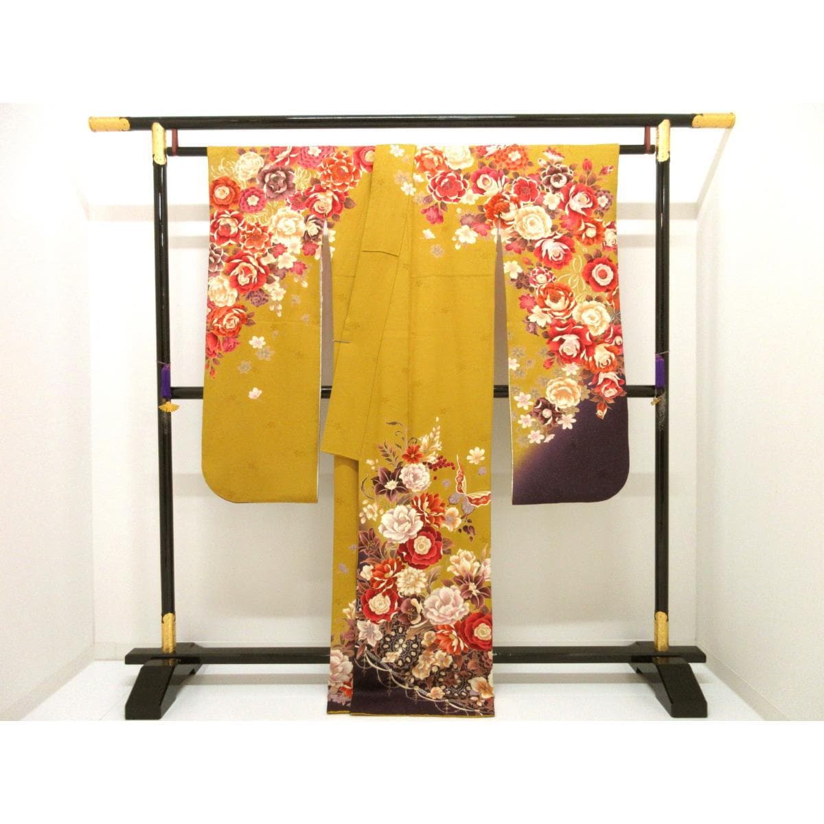 振袖　銀通しボカシ染　友禅金彩加工　刺繍入り