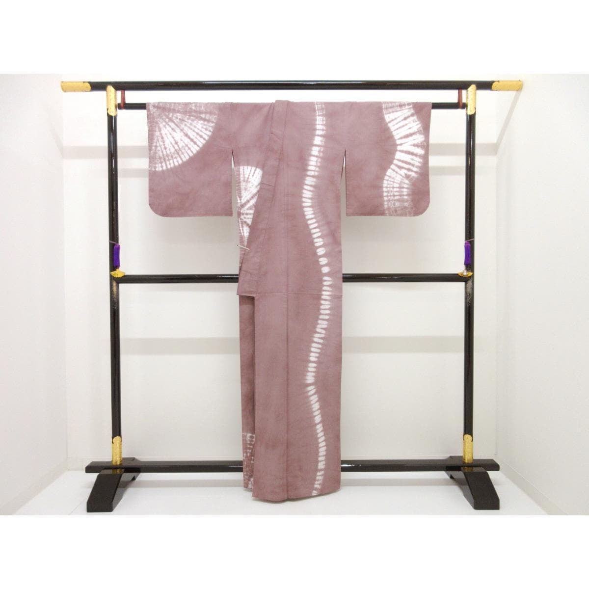 【新品】女ゆかた　絞り加工　Ｍサイズ