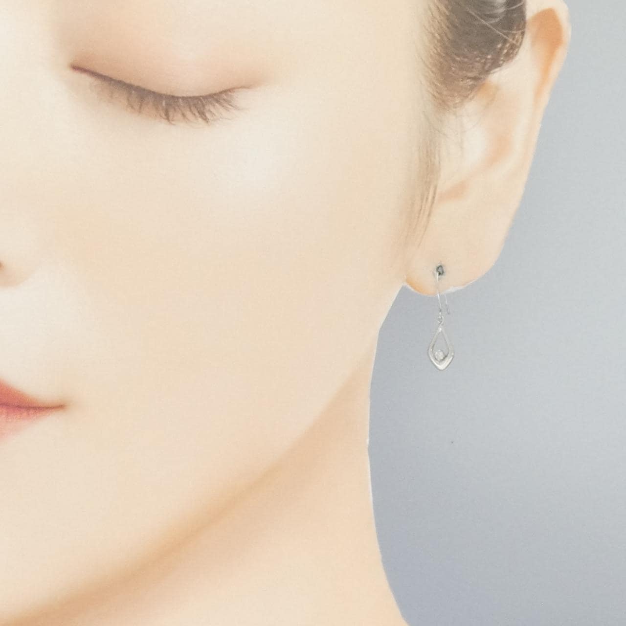 K18WG ダイヤモンド ピアス 0.06CT