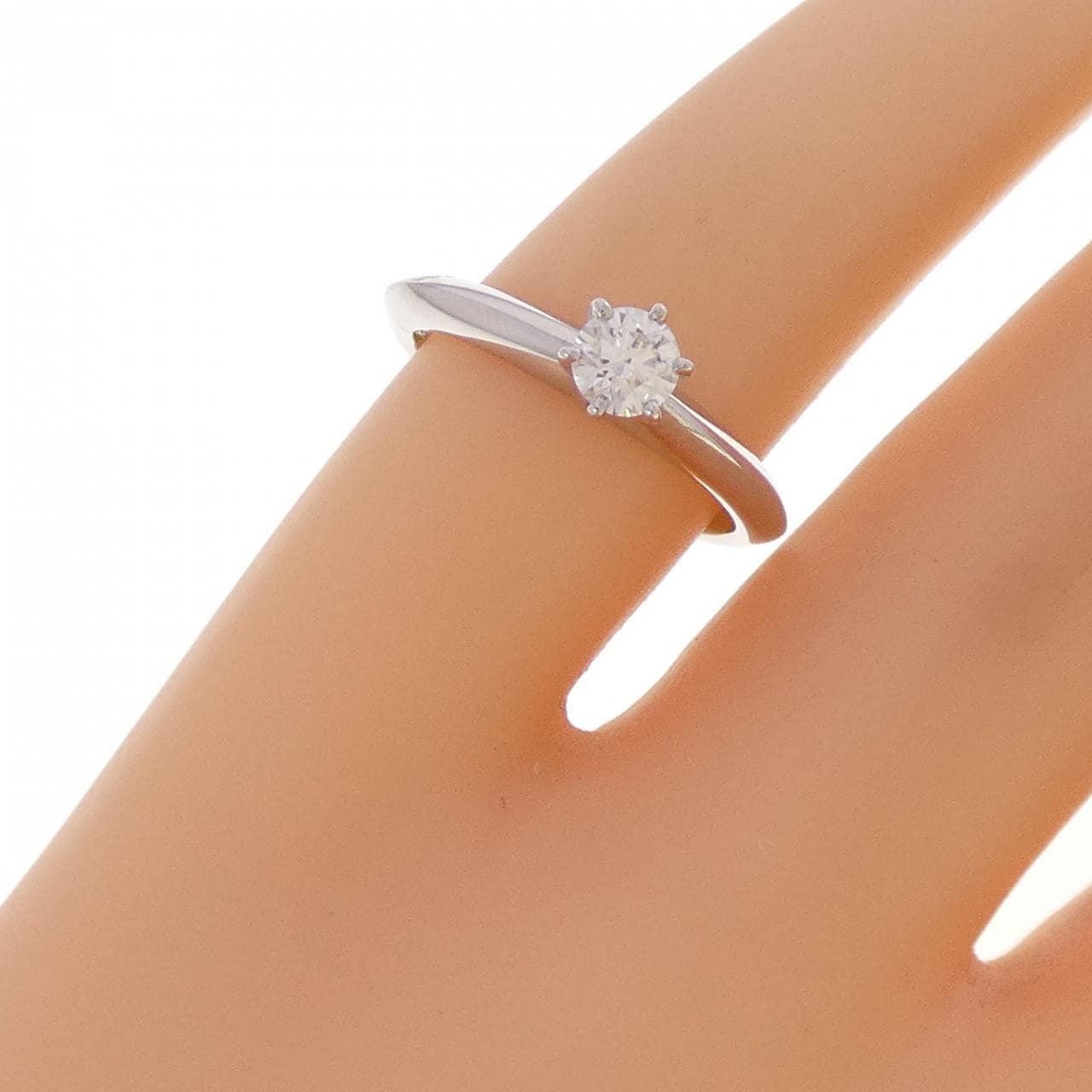 ティファニー クラシックソリティア リング 0.18CT