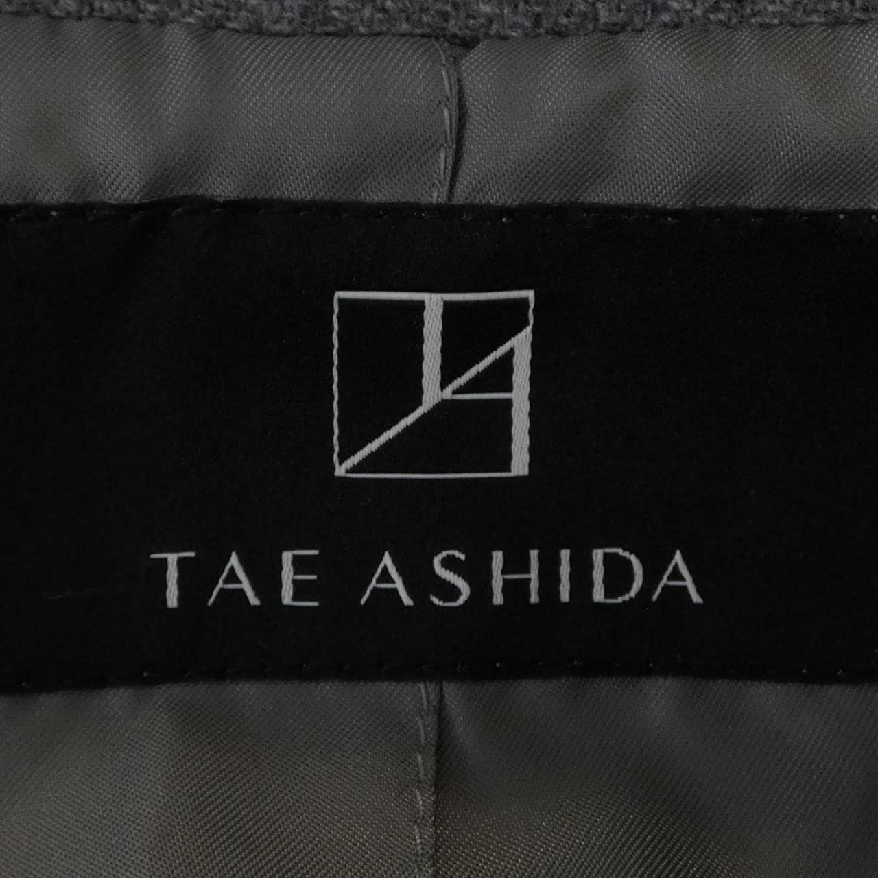 タエアシダ TAE ASHIDA コート