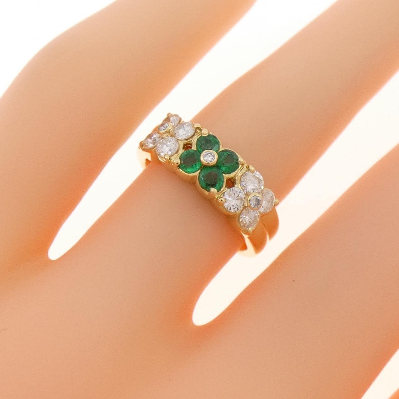 750YG フラワー エメラルド リング 0.24CT