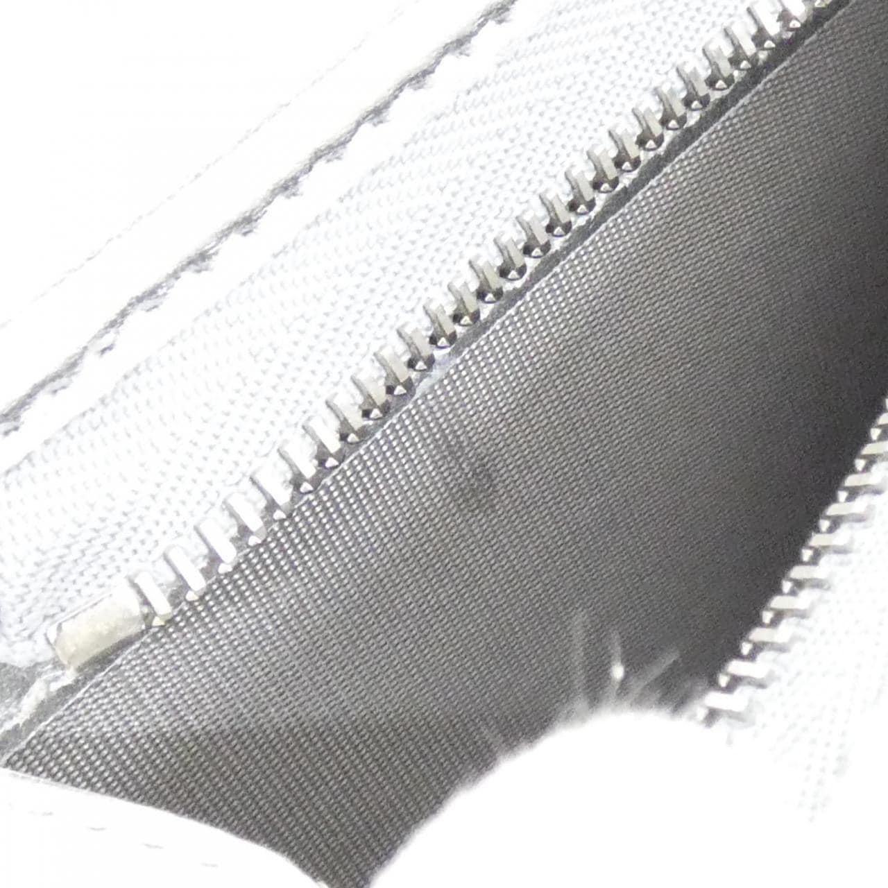 グッチ GG EMBLEM 820692 FAFGH 財布