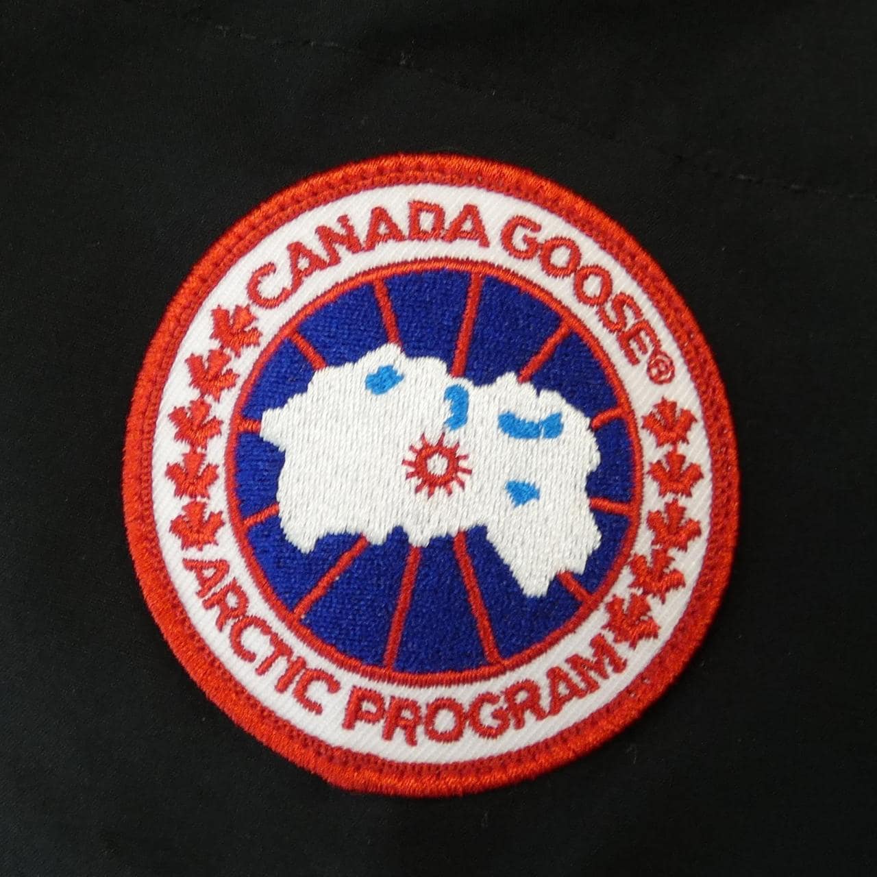 加拿大鹅CANADA GOOSE羽绒大衣