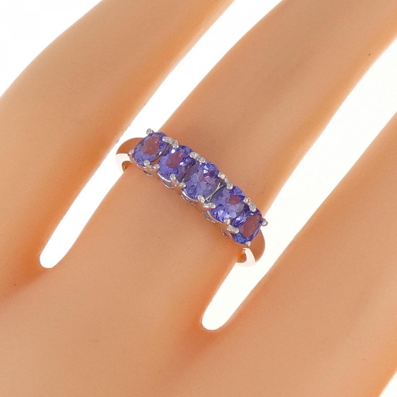 K14WG Tanzanite Ring