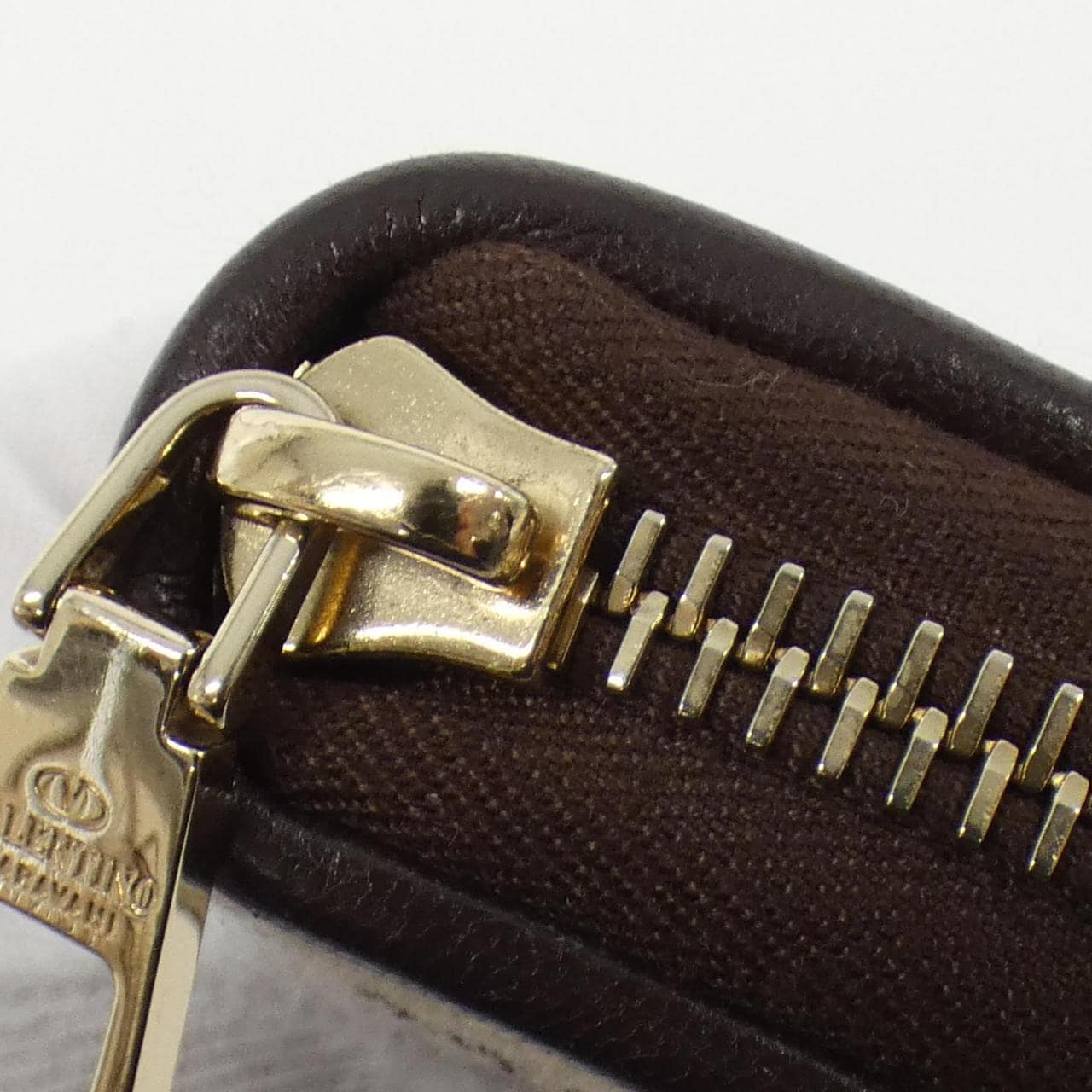 ヴァレンティノガラヴァーニ 2W2P0Y75HUJ 財布