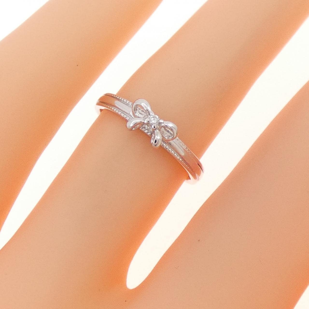 K18WG リボン ダイヤモンド リング 0.01CT