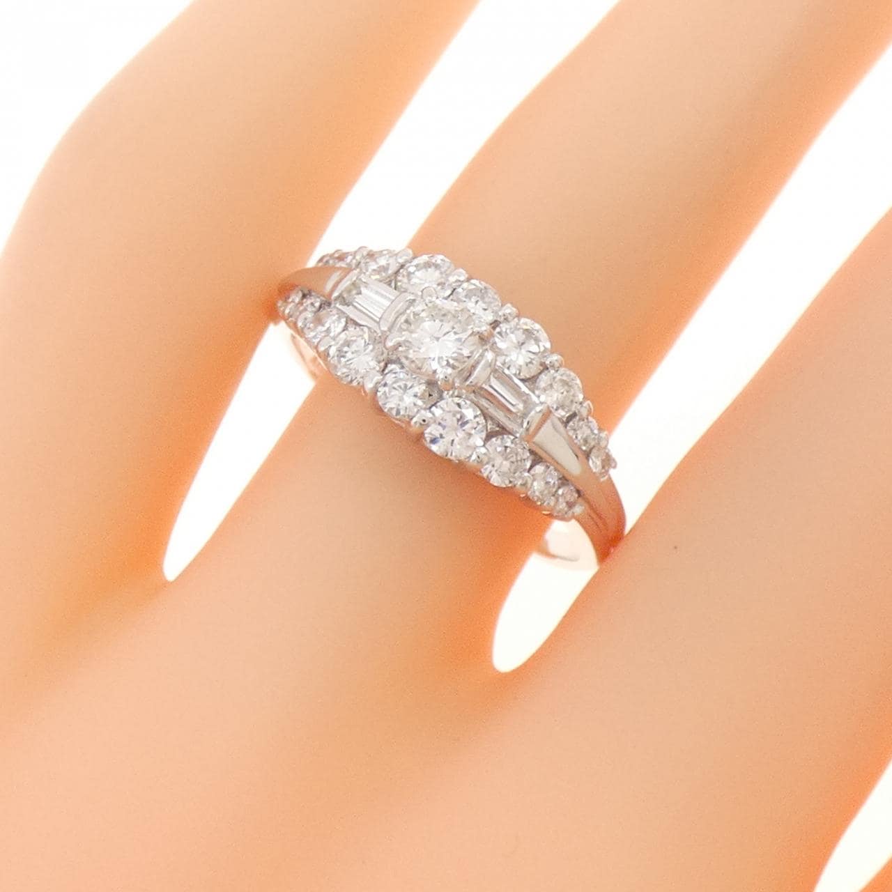 K18WG ダイヤモンド リング 1.00CT