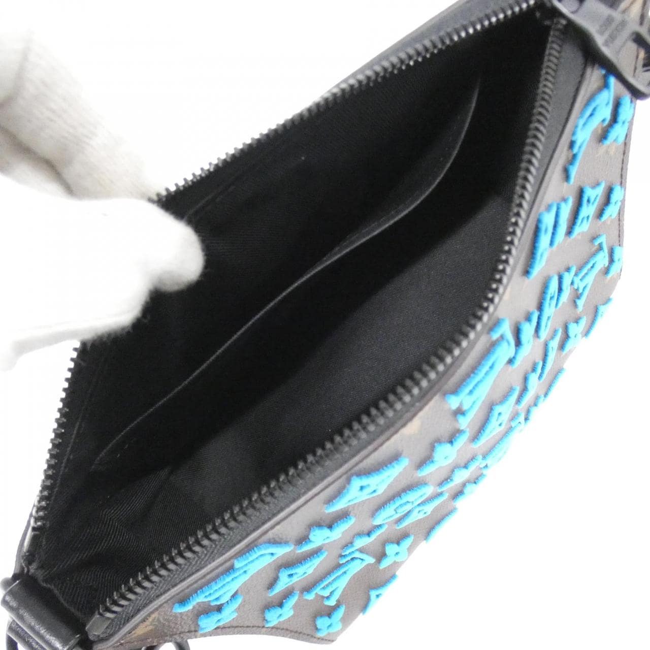 ルイヴィトン モノグラム タフタージュ トリアングル メッセンジャー M45078 ショルダーバッグ