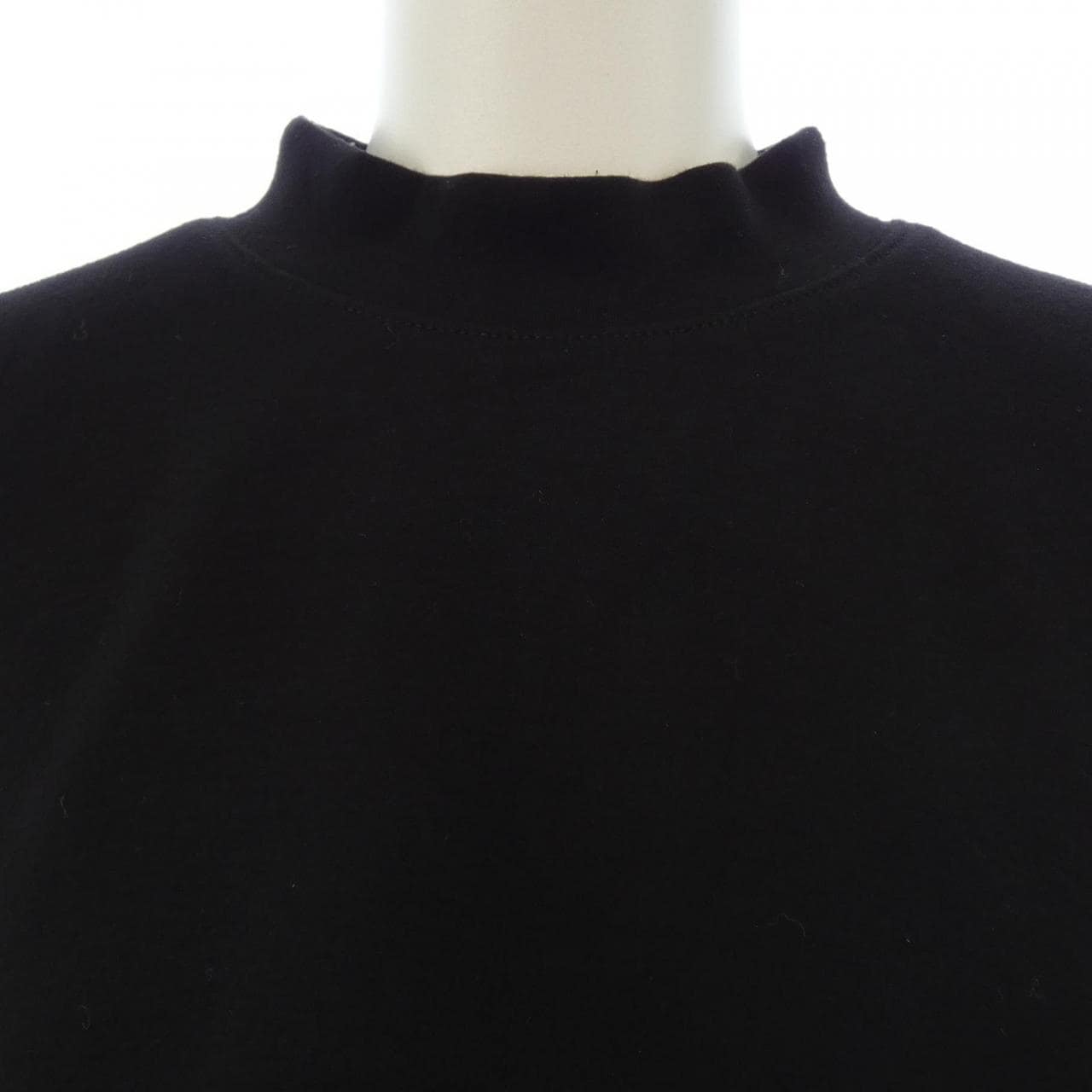 OMMO Tops