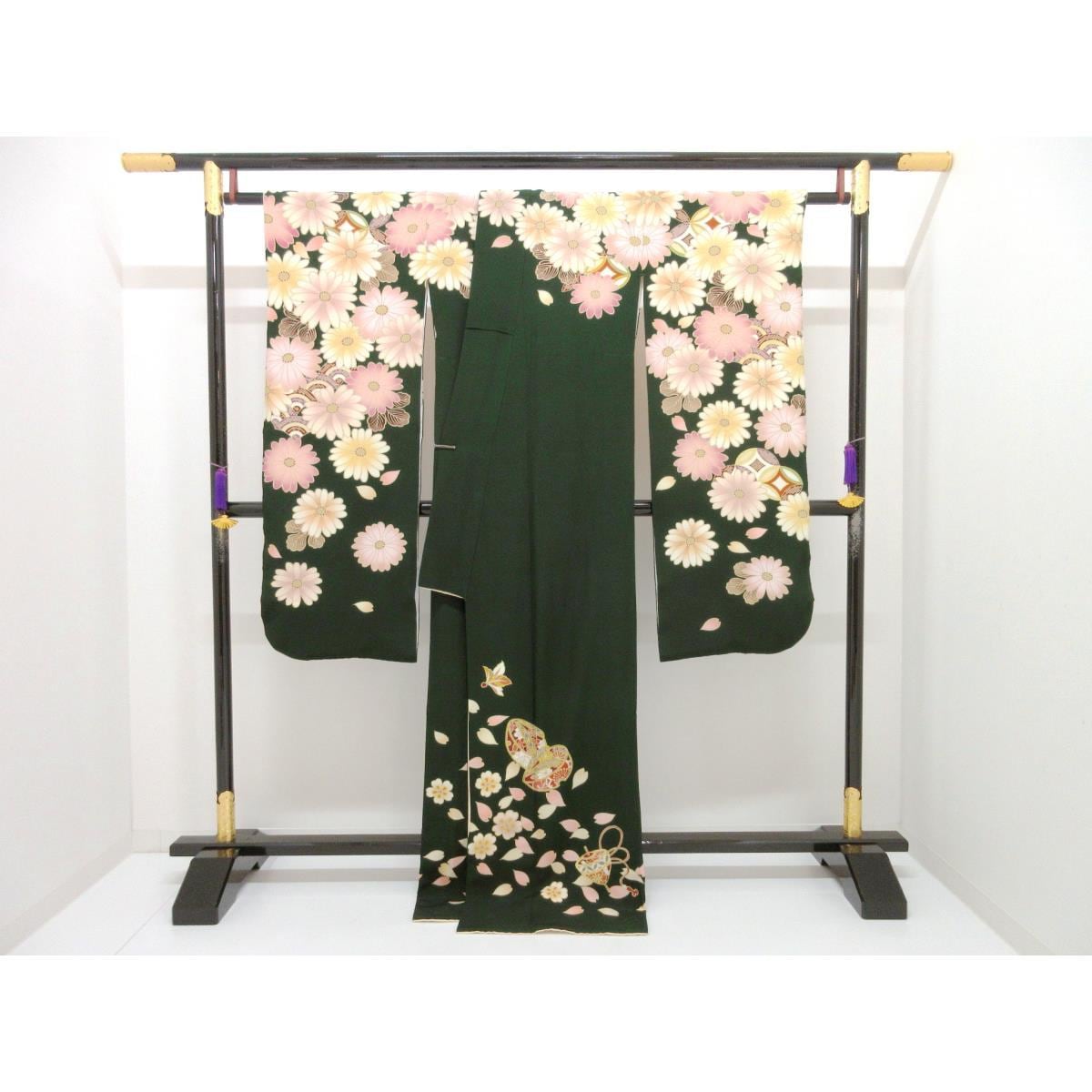 振袖　友禅金彩加工　刺繍入り