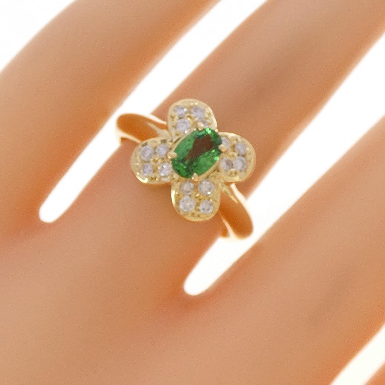 K18YG フラワー エメラルド リング 0.585CT