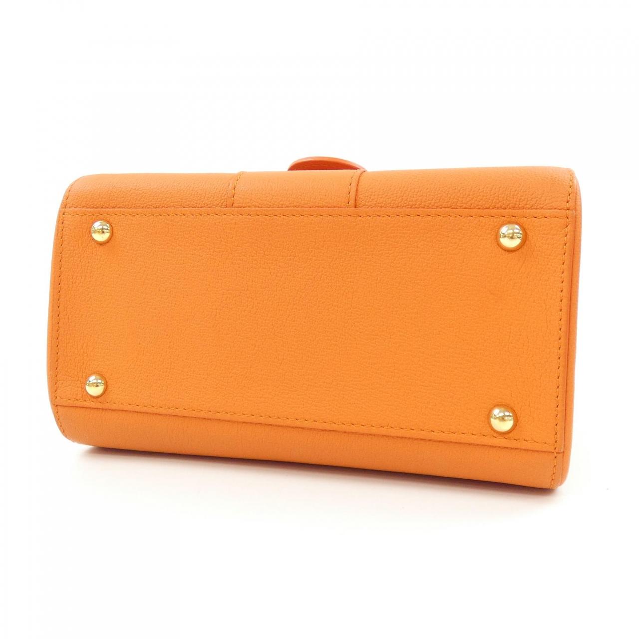 德尔沃DELVAUX