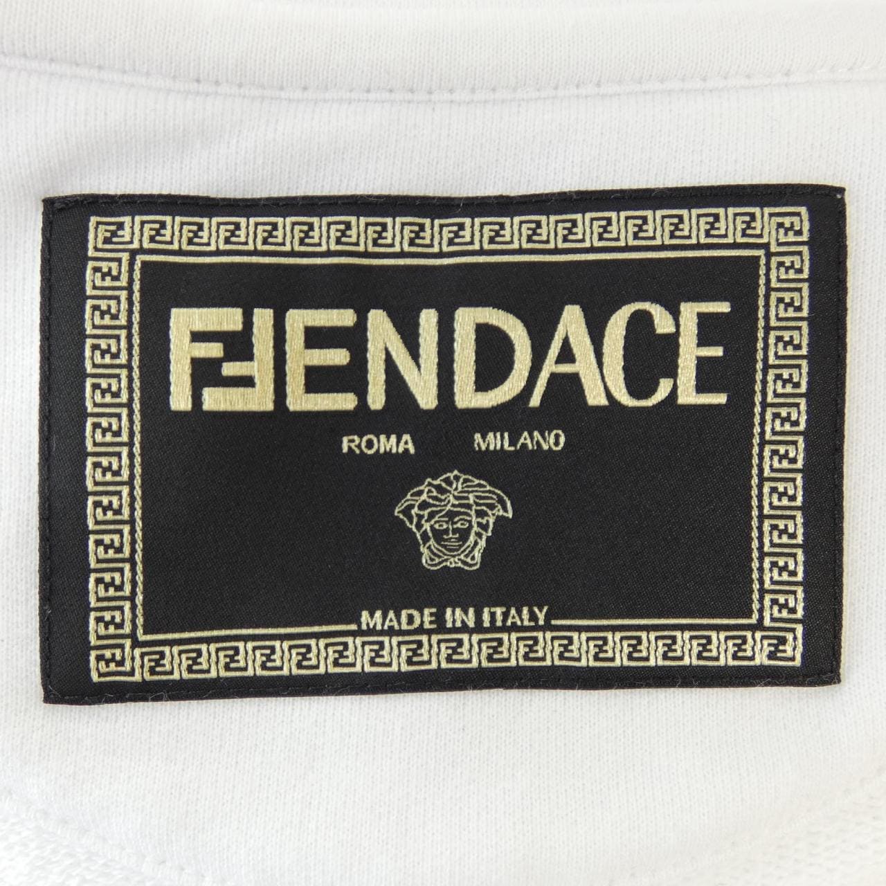 フェンダーチェ FENDACE パーカー