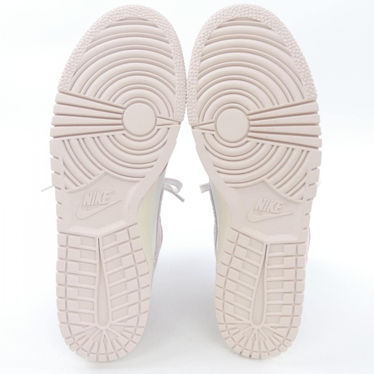 ナイキ NIKE DQ8799 100 スニーカー