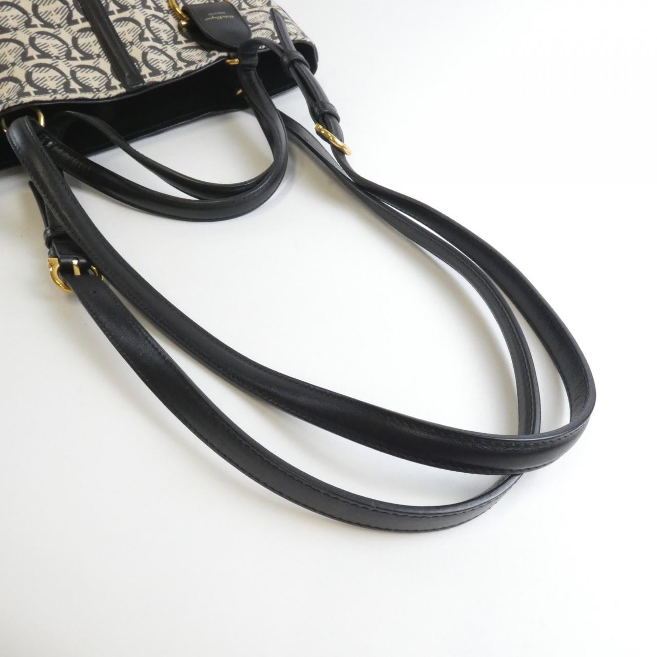 サルヴァトーレフェラガモ 21 H932 バッグ