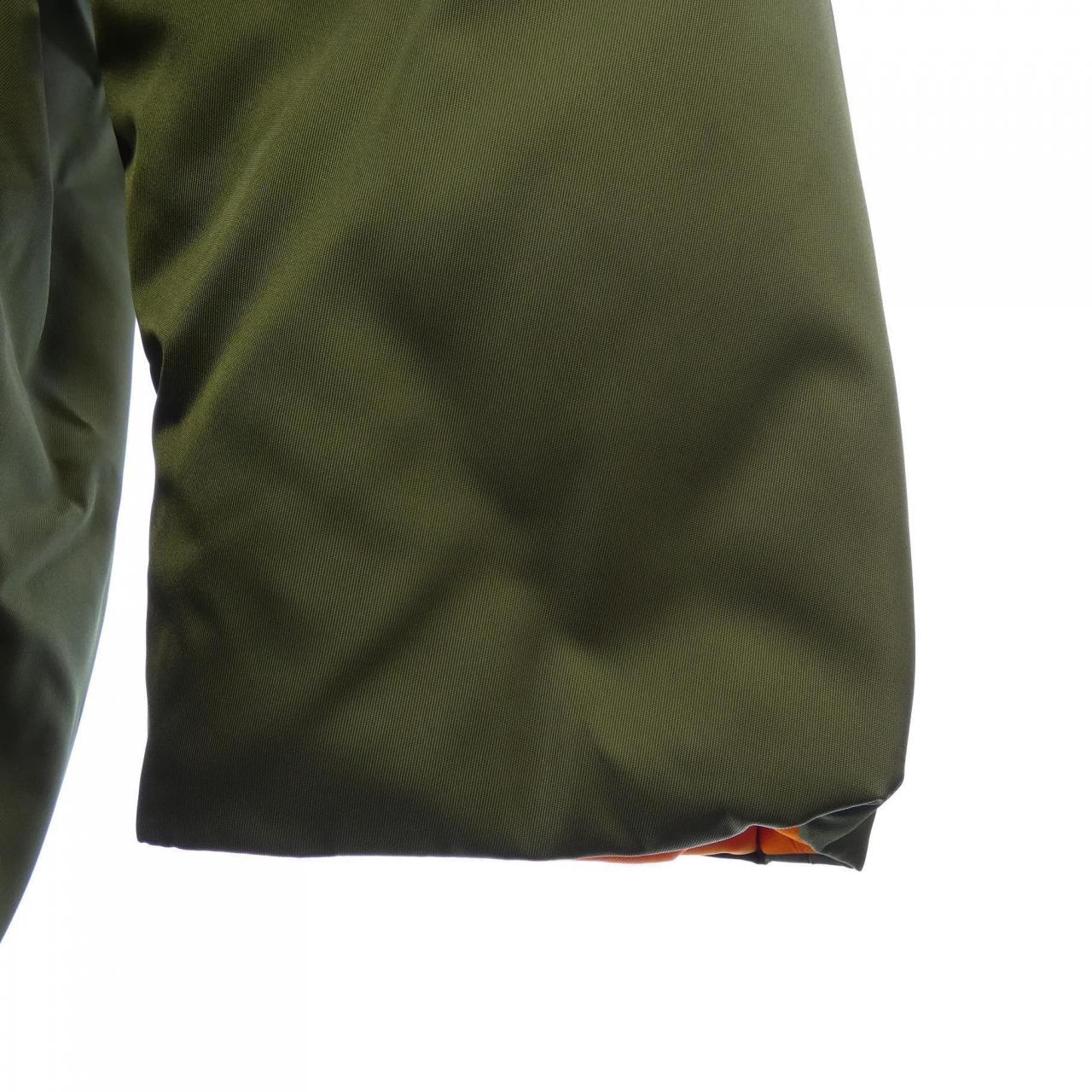 普拉達PRADA羽絨服