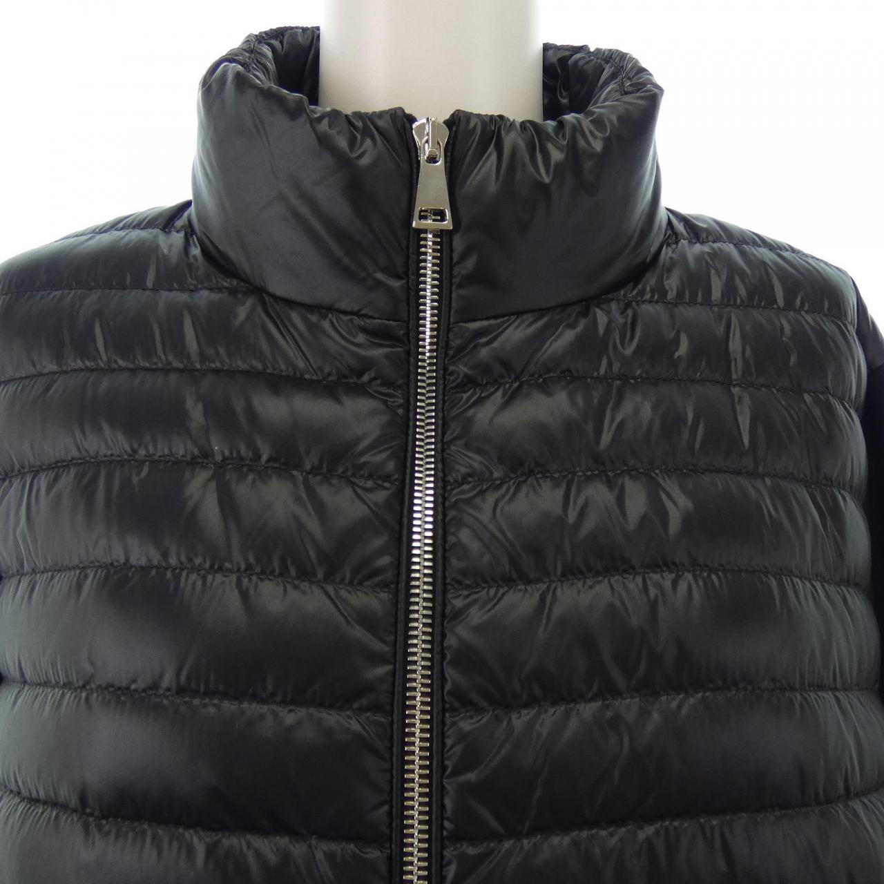 モンクレール MONCLER ダウンジャケット