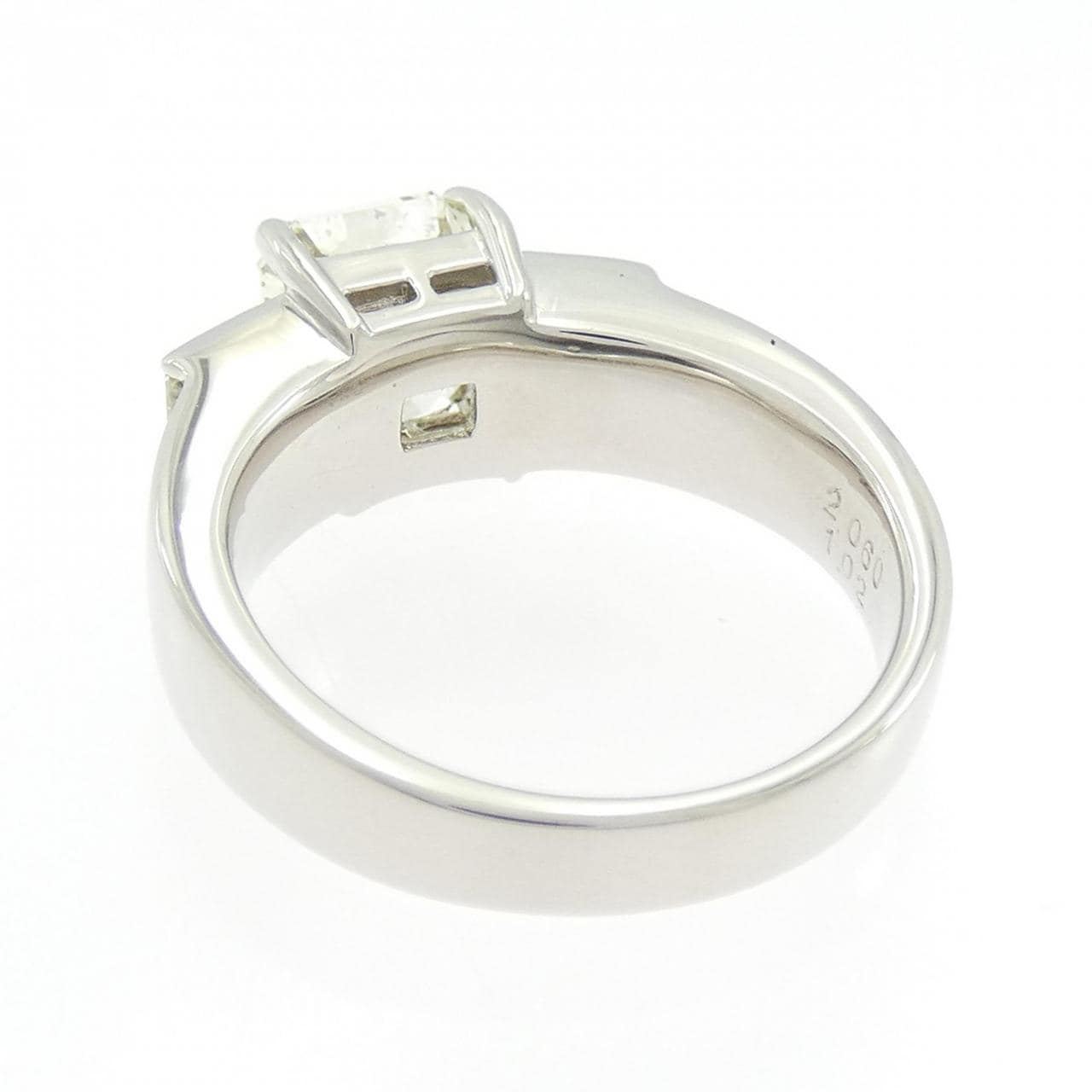 PT900 ダイヤモンド リング 2.060CT VLY SI2 ファンシーカット