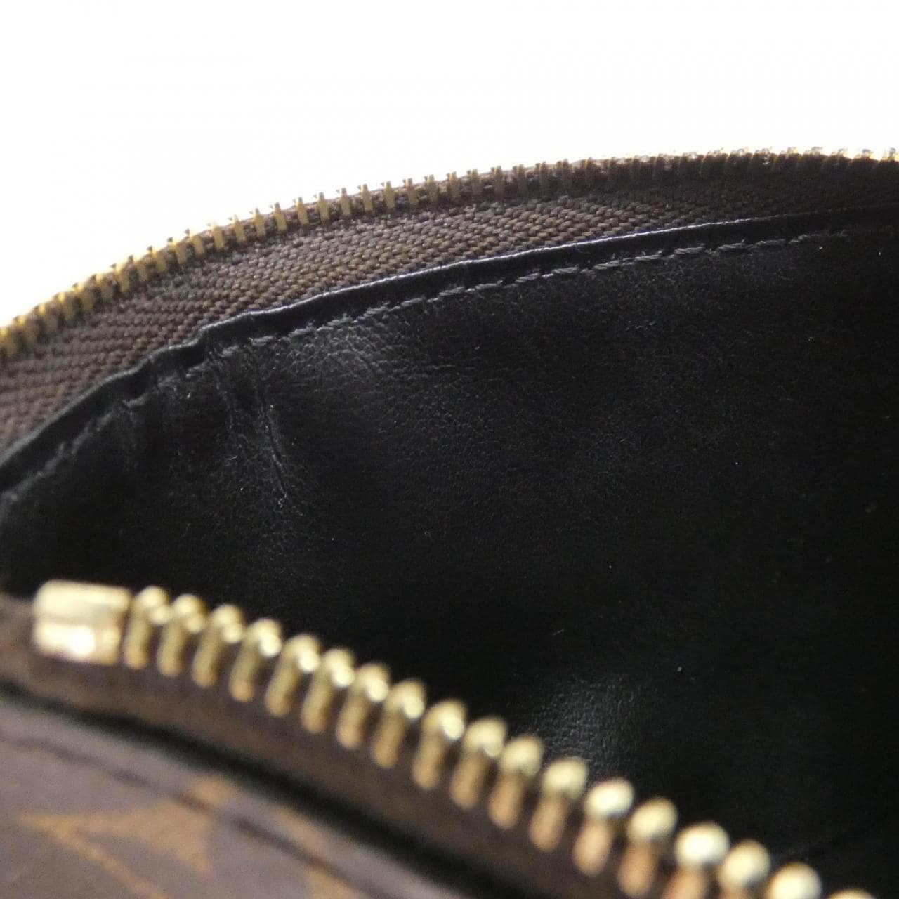 ルイヴィトン モノグラム リバース ポルトフォイユ ヴィクトリーヌ M81557 財布