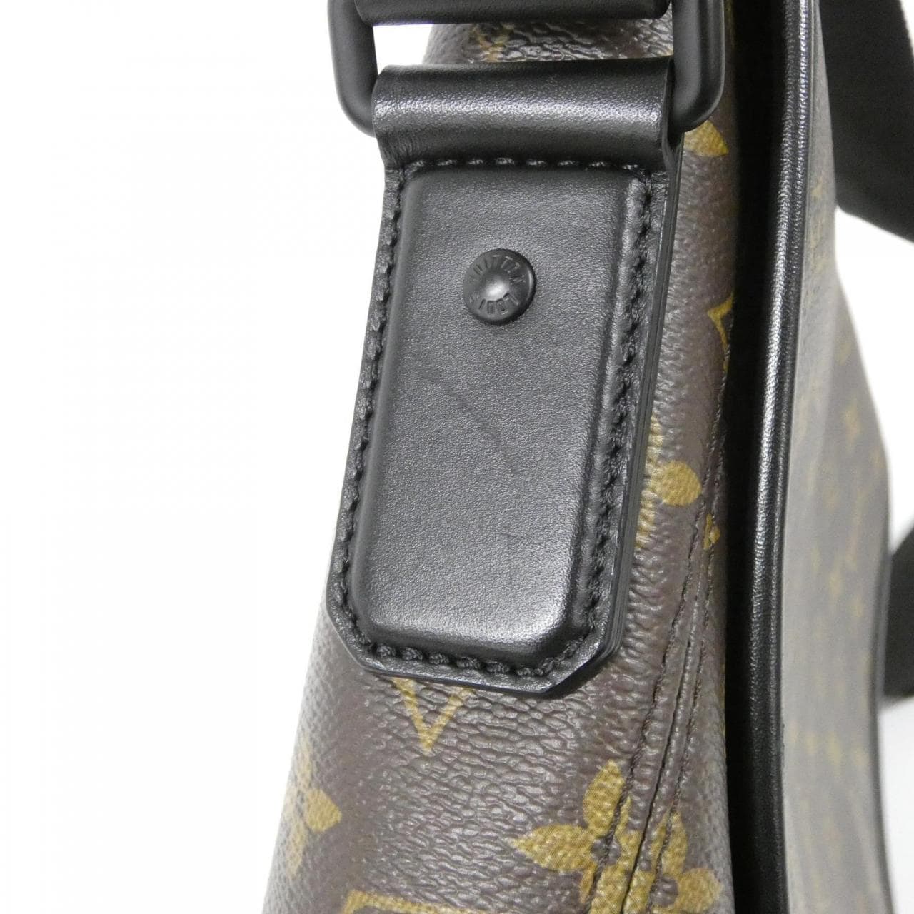 ルイヴィトン モノグラム マカサー マグネティック メッセンジャー M45557 ショルダーバッグ