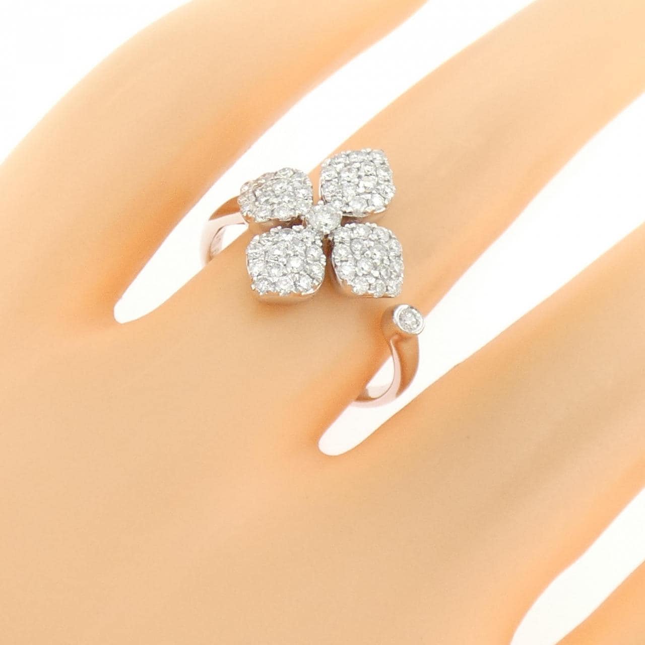 750WG フラワー ダイヤモンド リング 0.60CT