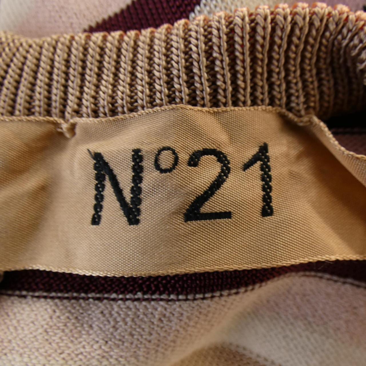 ヌメロヴェントゥーノ N°21 ニット