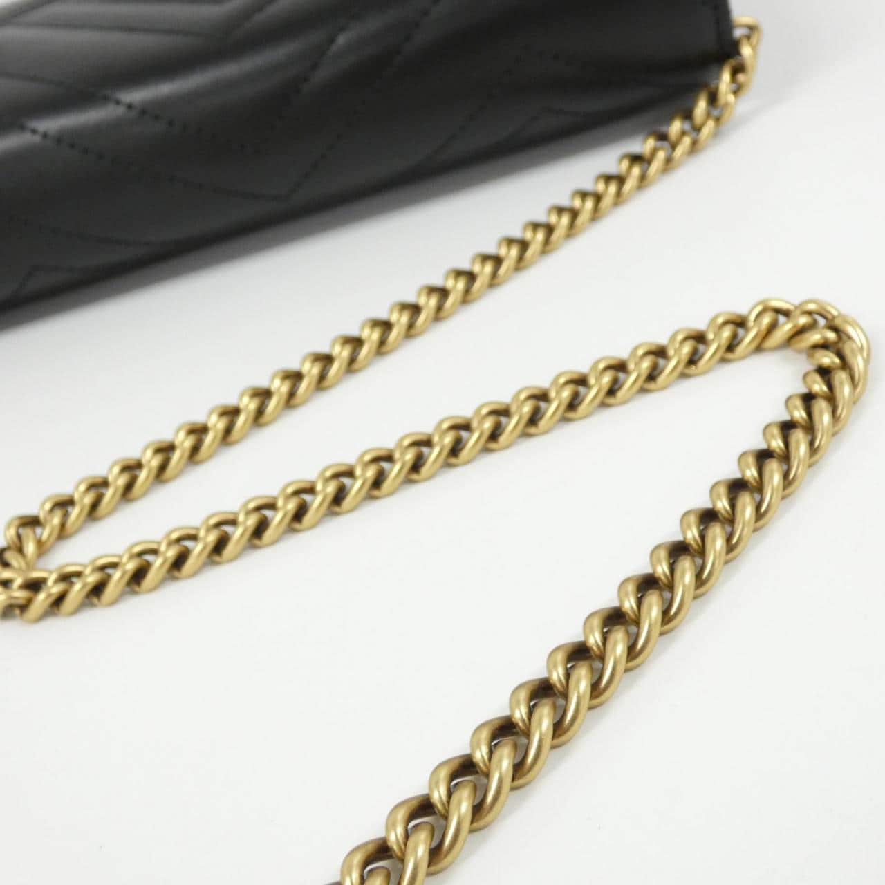 グッチ GG MARMONT 474575 DTD1T ショルダーバッグ