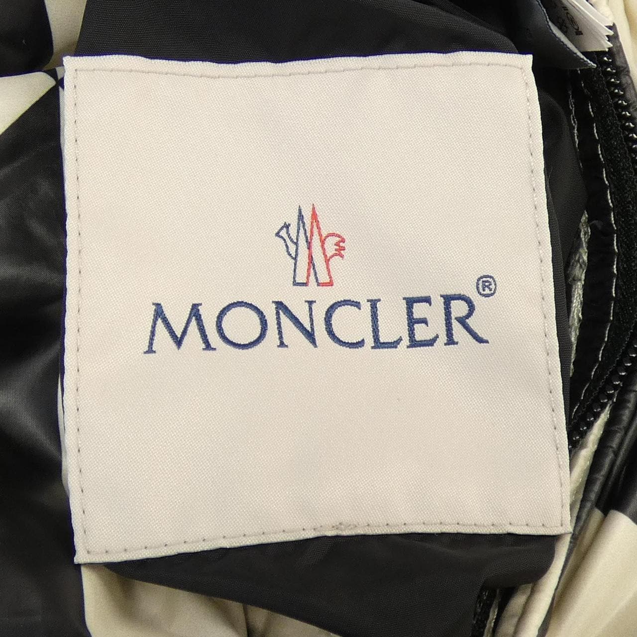 モンクレール MONCLER ダウンジャケット