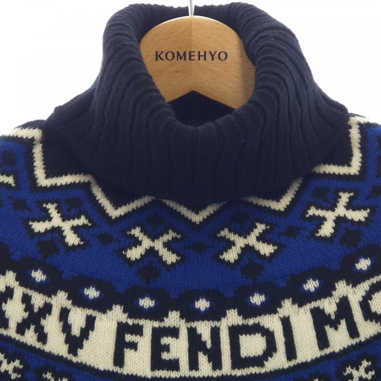 フェンディ FENDI FZY504 A0B2 ニット