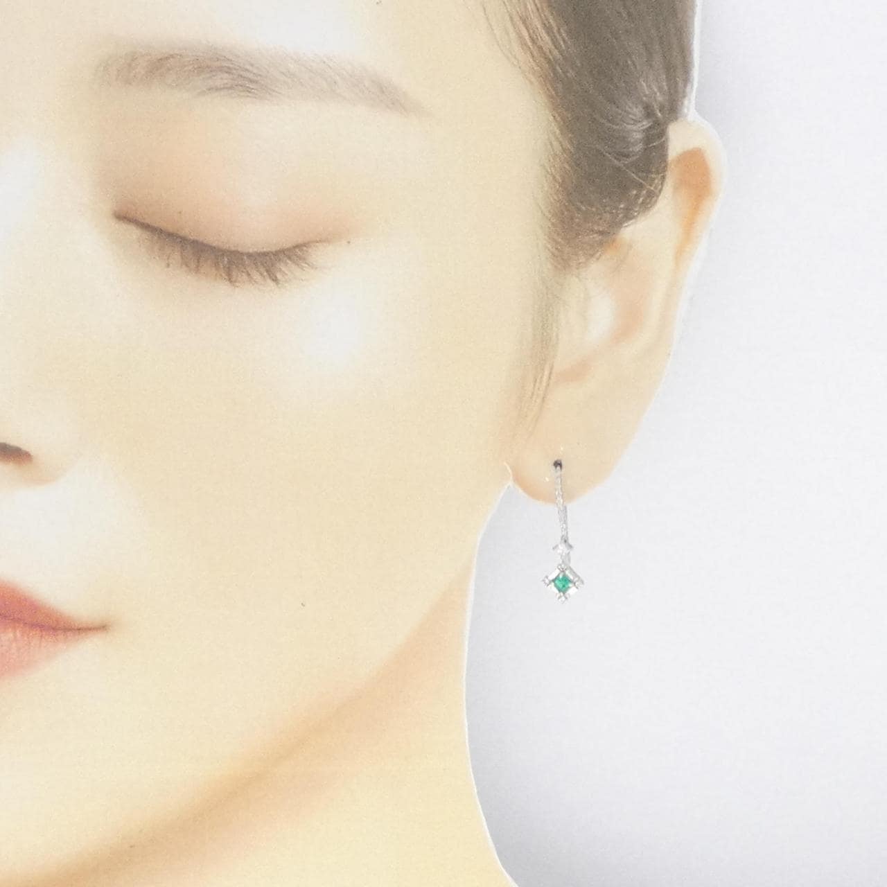 [BRAND NEW] PT Emerald Earrings 0.26CT