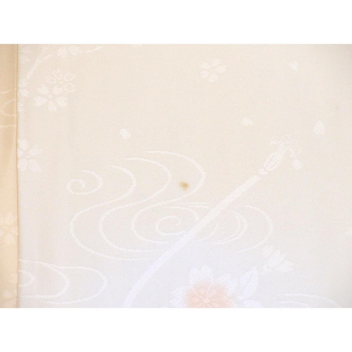 振袖　刺繍入り　絞り加工　きもの・長襦袢　２点セット