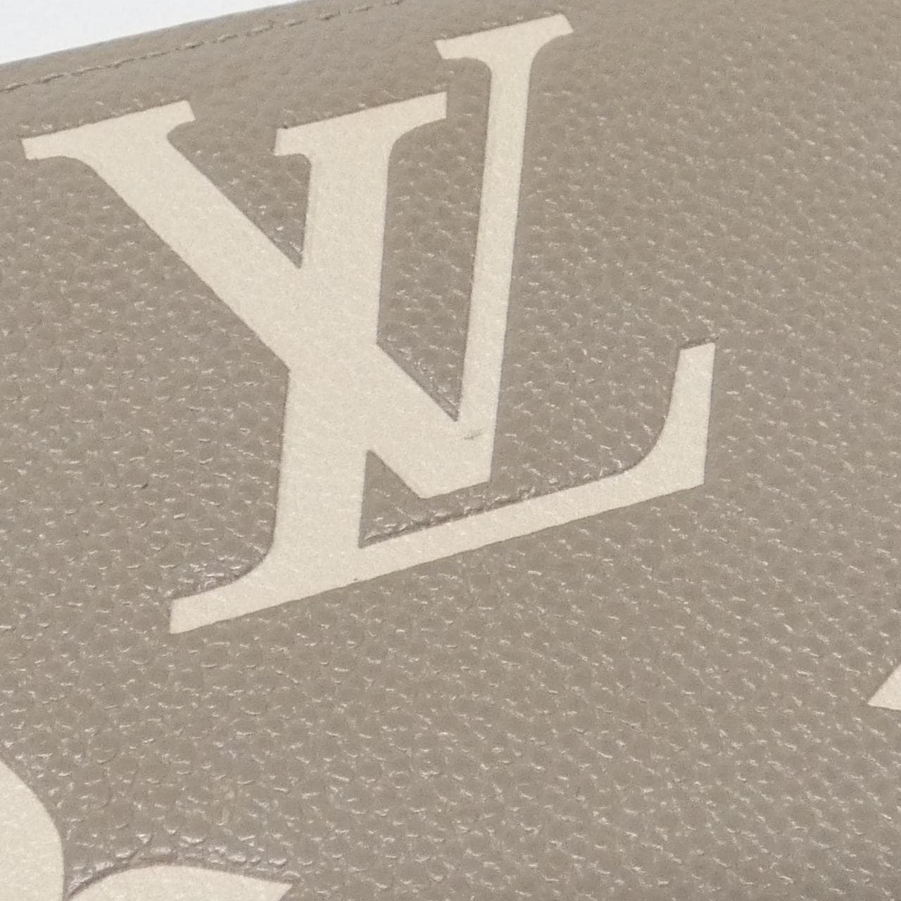 LOUIS VUITTON双色Monogram Empreinte拉链钱包 M69794 钱包