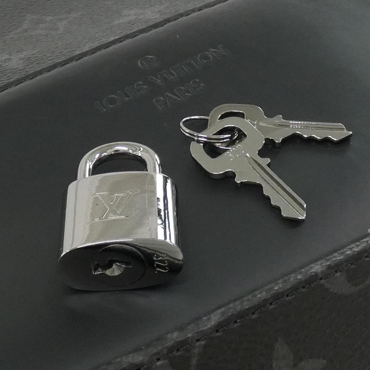 ルイヴィトン モノグラム エクリプス キーポル ヴォワヤージュ M43038 ボストンバッグ