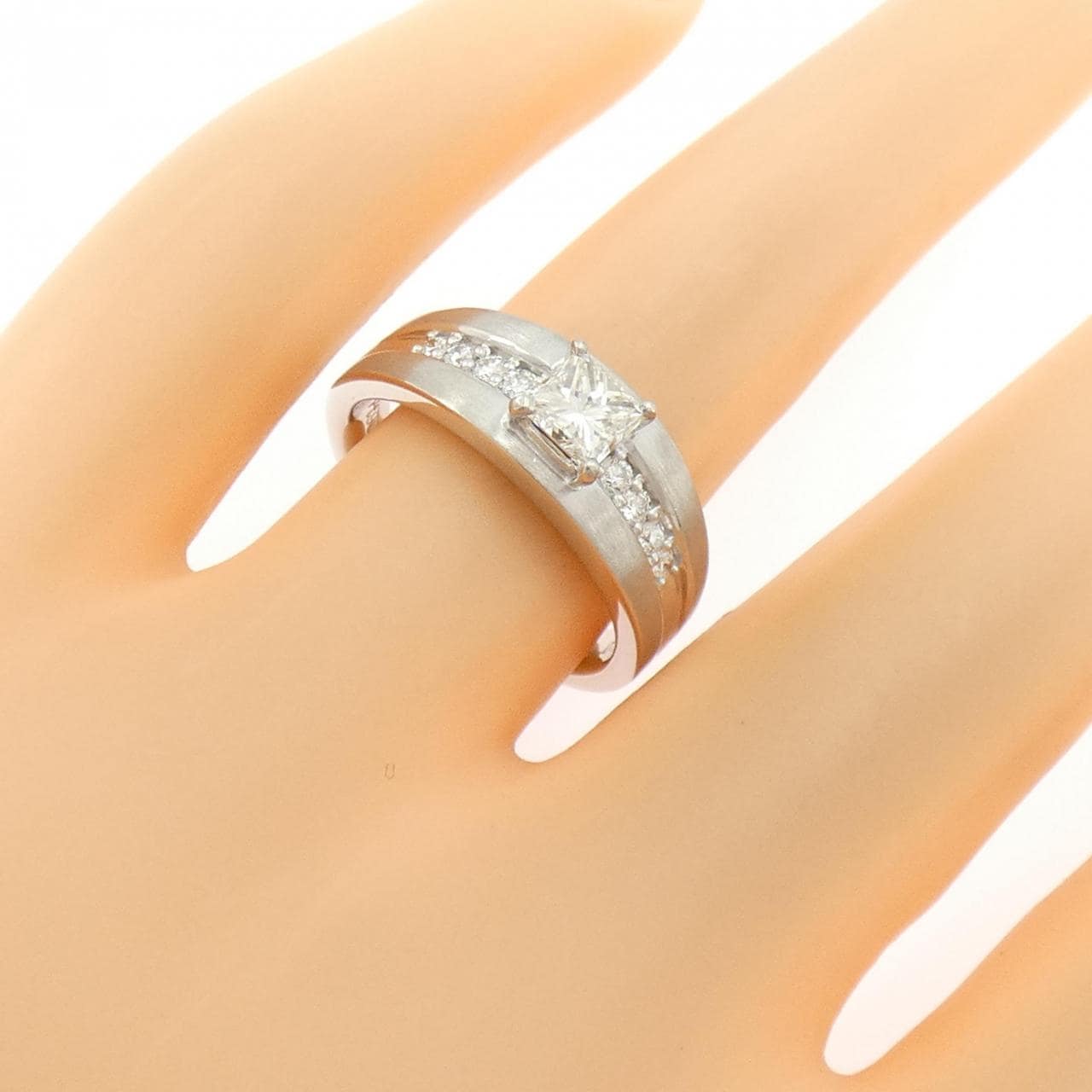 PT900 ダイヤモンド リング 0.56CT
