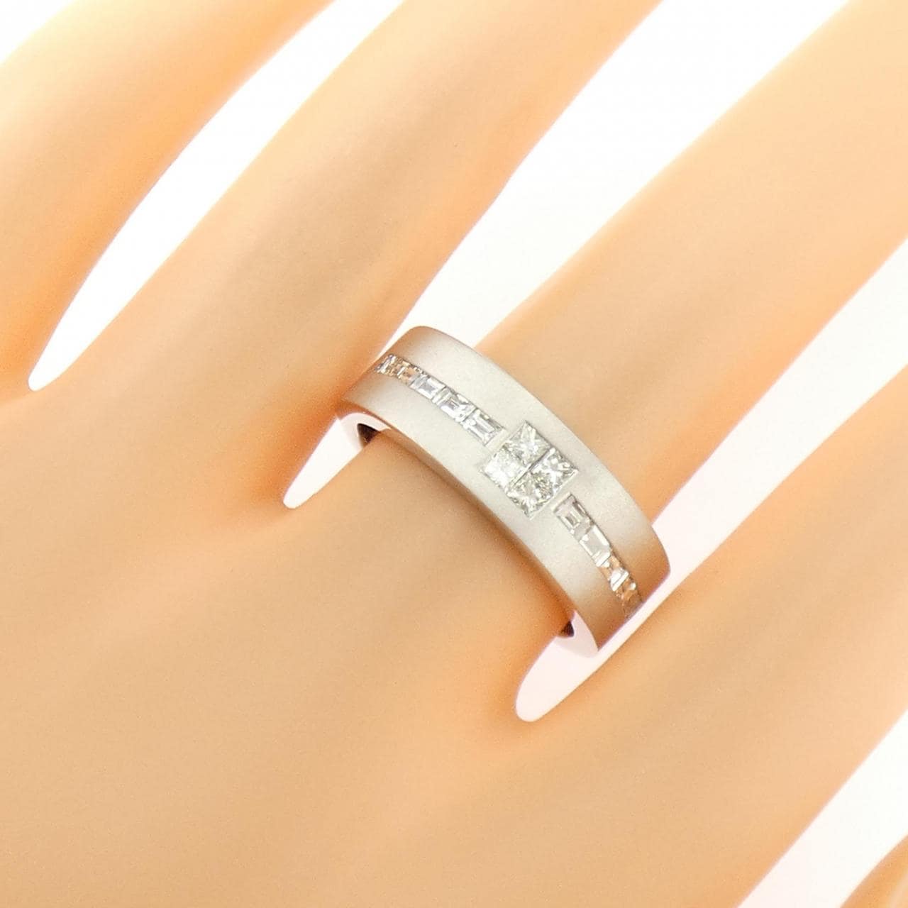 【新品】PT900 ダイヤモンド リング 0.65CT