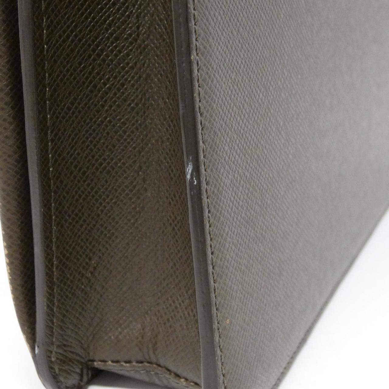 ルイヴィトン タイガ ロブスト 41-1 M31058 バッグ