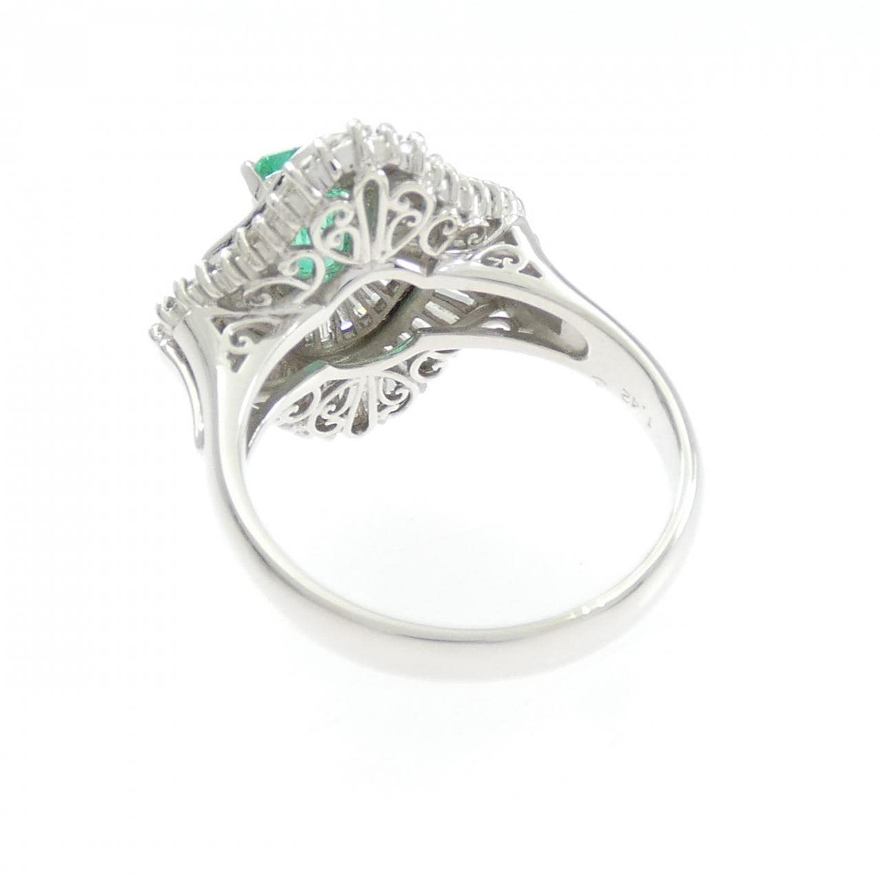 PT900 エメラルド リング 0.819CT