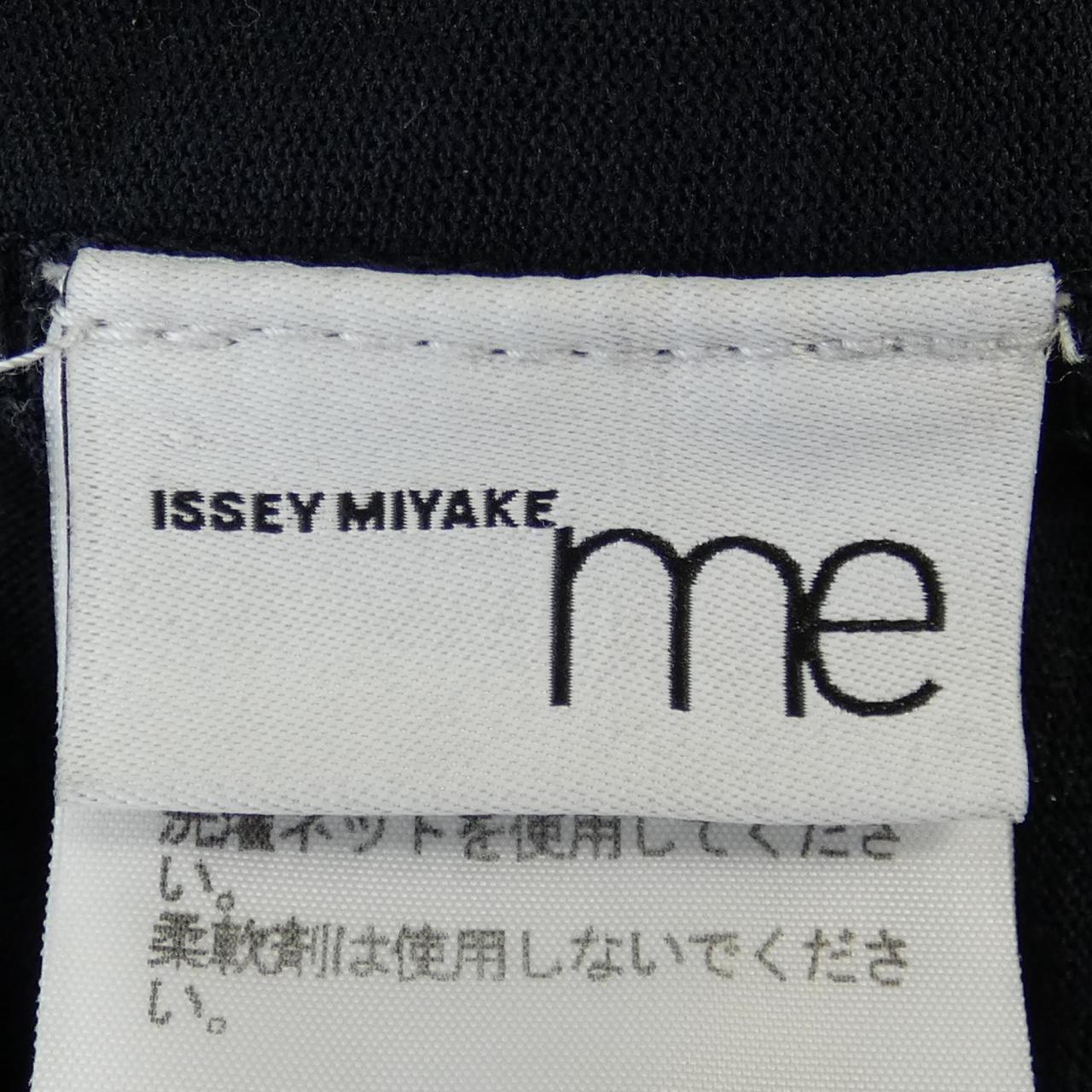 ミーイッセイミヤケ me ISSEY MIYAKE トップス